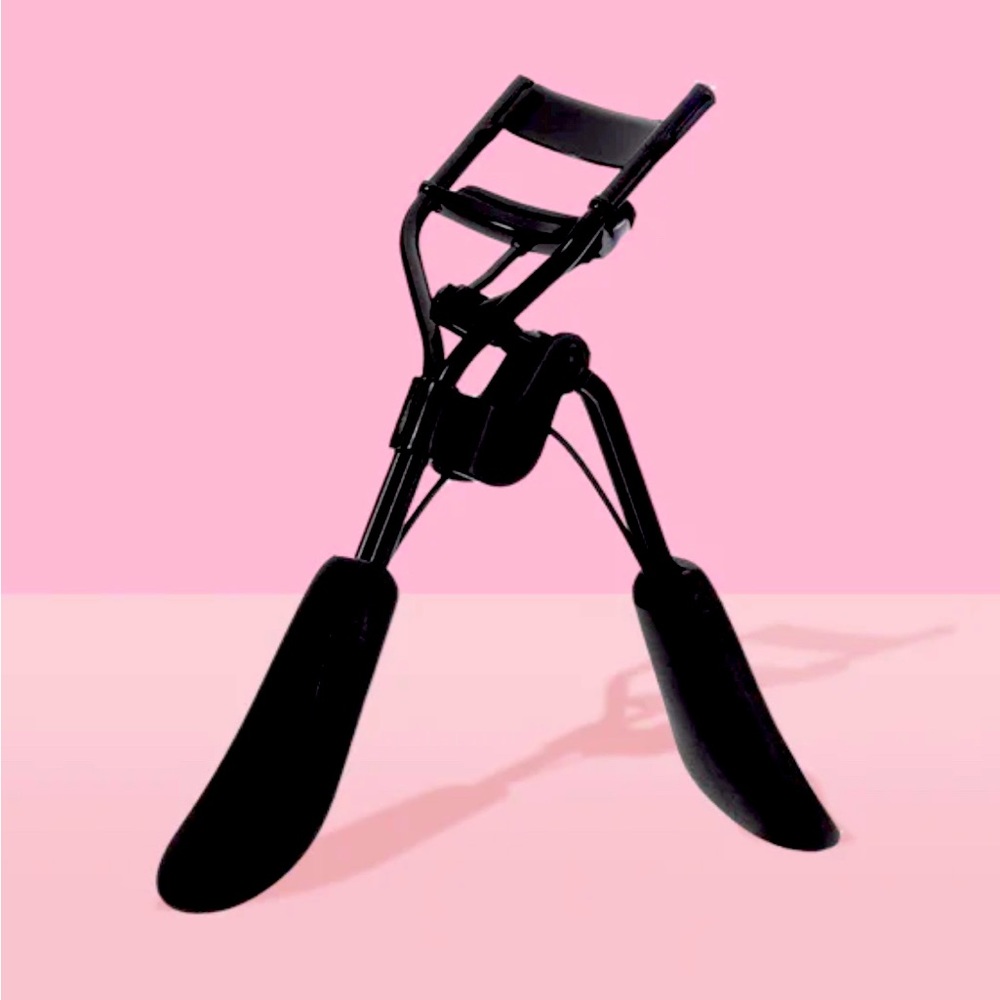THE CURVE • Lash Curler